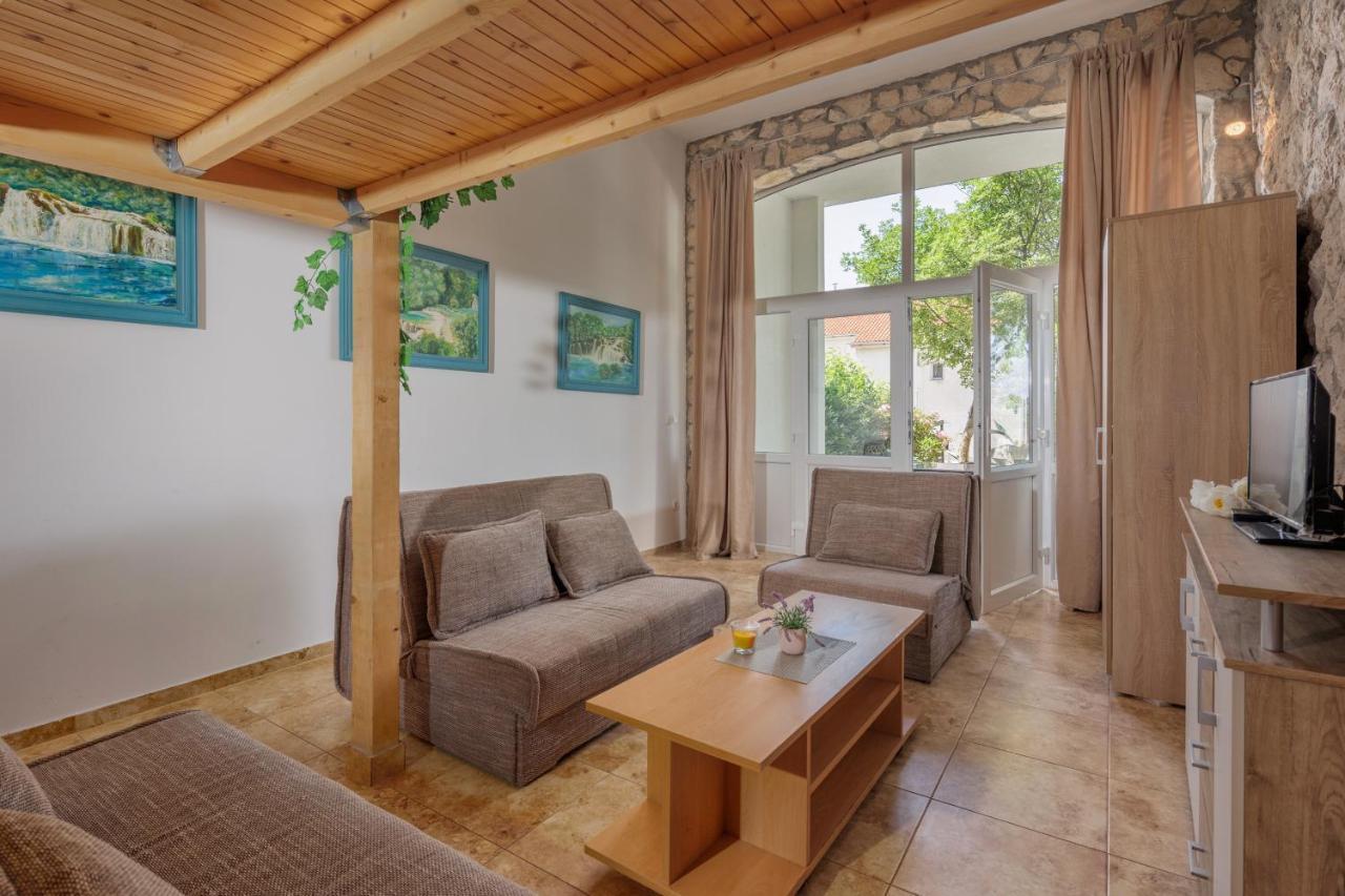 Apartments Tommi Dramalj Luaran gambar