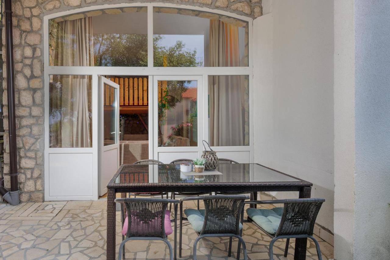 Apartments Tommi Dramalj Luaran gambar