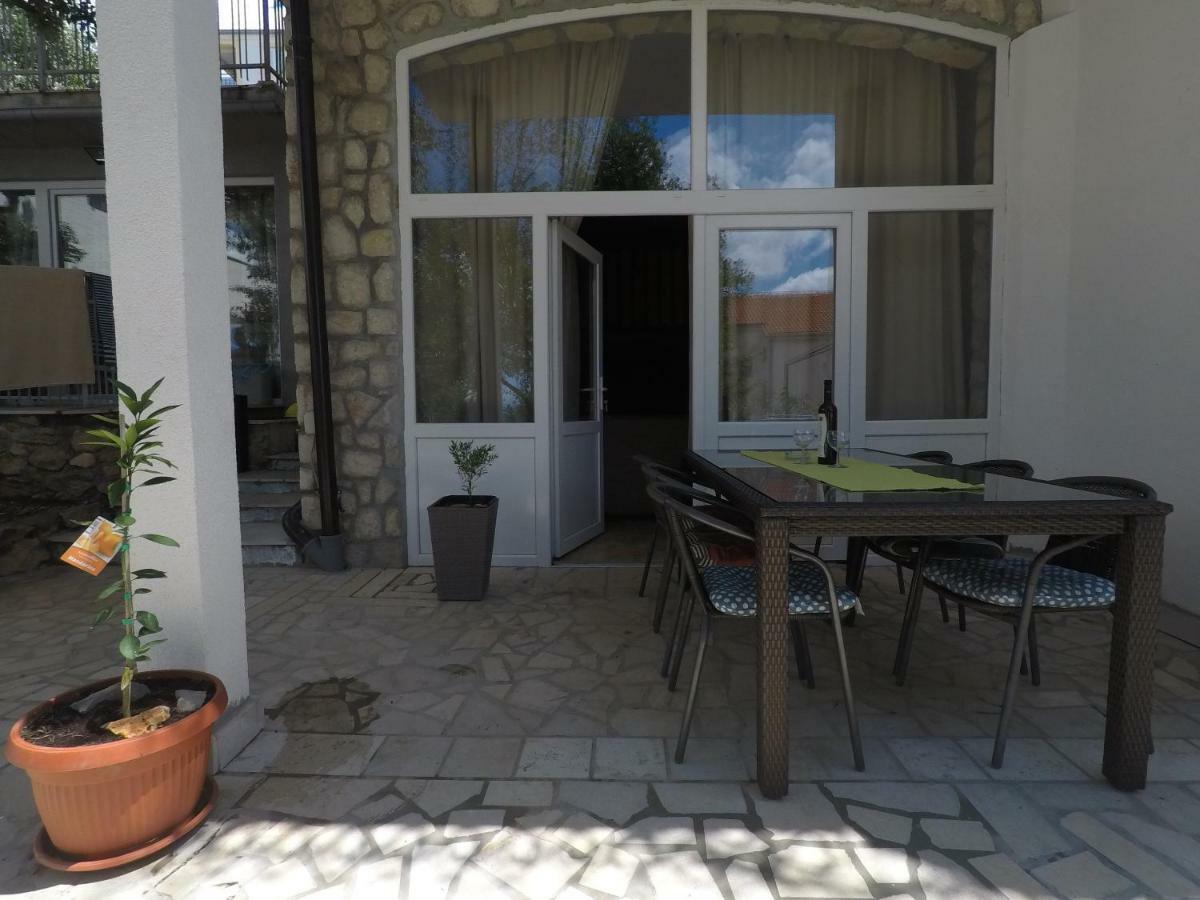 Apartments Tommi Dramalj Luaran gambar